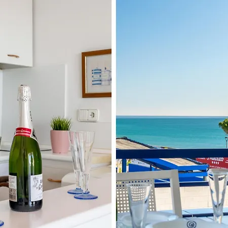 Romantic: Precioso Frente Al Mar 시체스